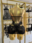 Siyah Transparan Dantel Mini Elbise – Brode Detaylı Romantik İç Giyim Tasarımı | Madame Mercy (MM202)