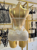 Beyaz Transparan Dantel Mini Elbise – Brode Detaylı Romantik İç Giyim Tasarımı | Madame Mercy (MM202)