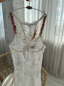 Beyaz Dantel Gecelik – Tanga Hediyeli 2 Parça Şık ve Romantik Lingerie Set
