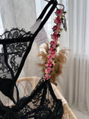 Siyah Dantel Gecelik – Tanga Hediyeli 2 Parça Şık ve Romantik Lingerie Set