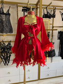 Kırmızı Tüylü Saten Sabahlık – İç Çamaşırı Takımı Dahil 3 Parça Lüks Lingerie Set