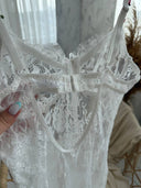 Beyaz Dantel Gecelik – Tanga Hediyeli 2 Parça Şık ve Romantik Lingerie Set