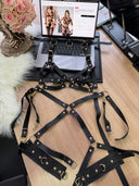 Siyah Deri Harness Lingerie Set – Ayarlanabilir Seksi Vücut Kemerleri & Fantazi Aksesuar Takımı (Gizli Gönderim)