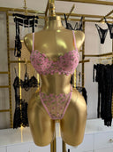 Pembe Çiçekli Destekli Sütyen Takımı – Zarif, Romantik ve Şık Set