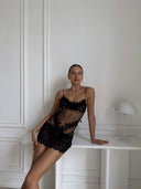 Siyah Transparan Dantel Mini Elbise – Brode Detaylı Romantik İç Giyim Tasarımı | Madame Mercy