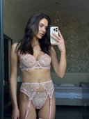 Annabel Pembe Çiçek Detaylı 3 Parça Jartiyer Takımı – Gizli Gönderim