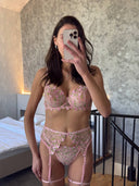 Annabel Pembe Çiçek Detaylı 3 Parça Jartiyer Takımı – Gizli Gönderim