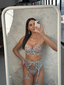 Vanessa Mavi Çiçek Detaylı 3 Parça Jartiyer Takımı – Gizli Gönderim