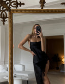 Angelina Siyah İpeksi Saten Gecelik – Zarif ve Romantik Kadın Model