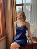 İpeksi Saten Dantel Detaylı Gecelik – Zarif ve Şık Set (Özel Kutulu Gönderim)